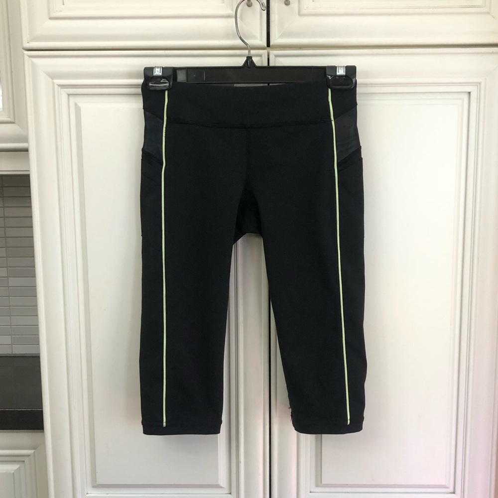 EUC Ivivva by Lululemon mesh accent crop leggings